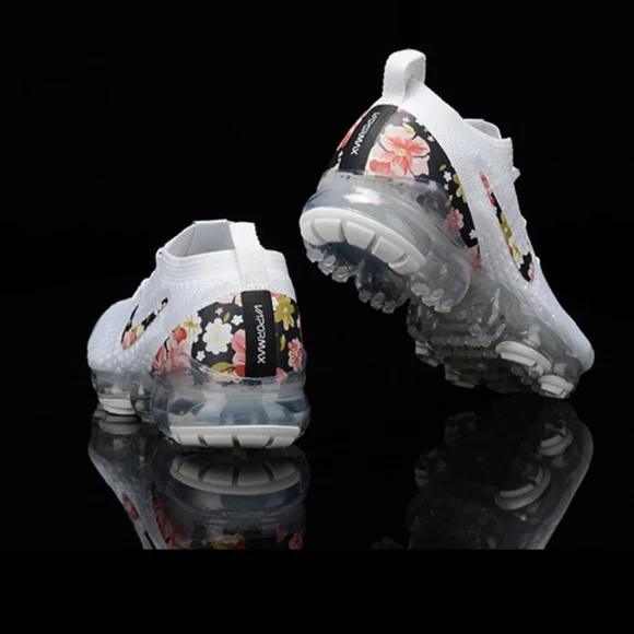 Women Nike air vapormax white sneakers - Picture 2 of 8